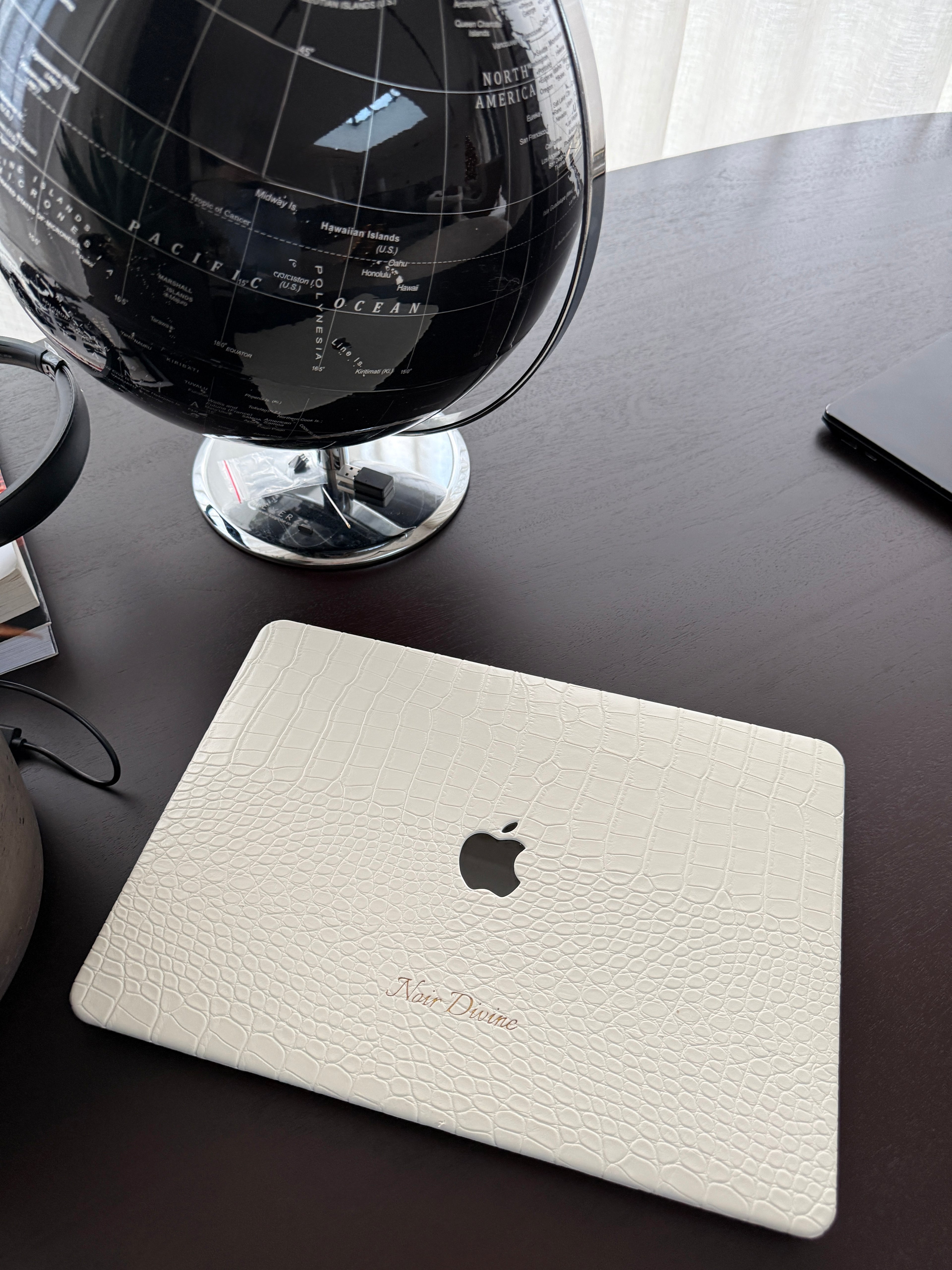 Valge kroko sülearvutikate