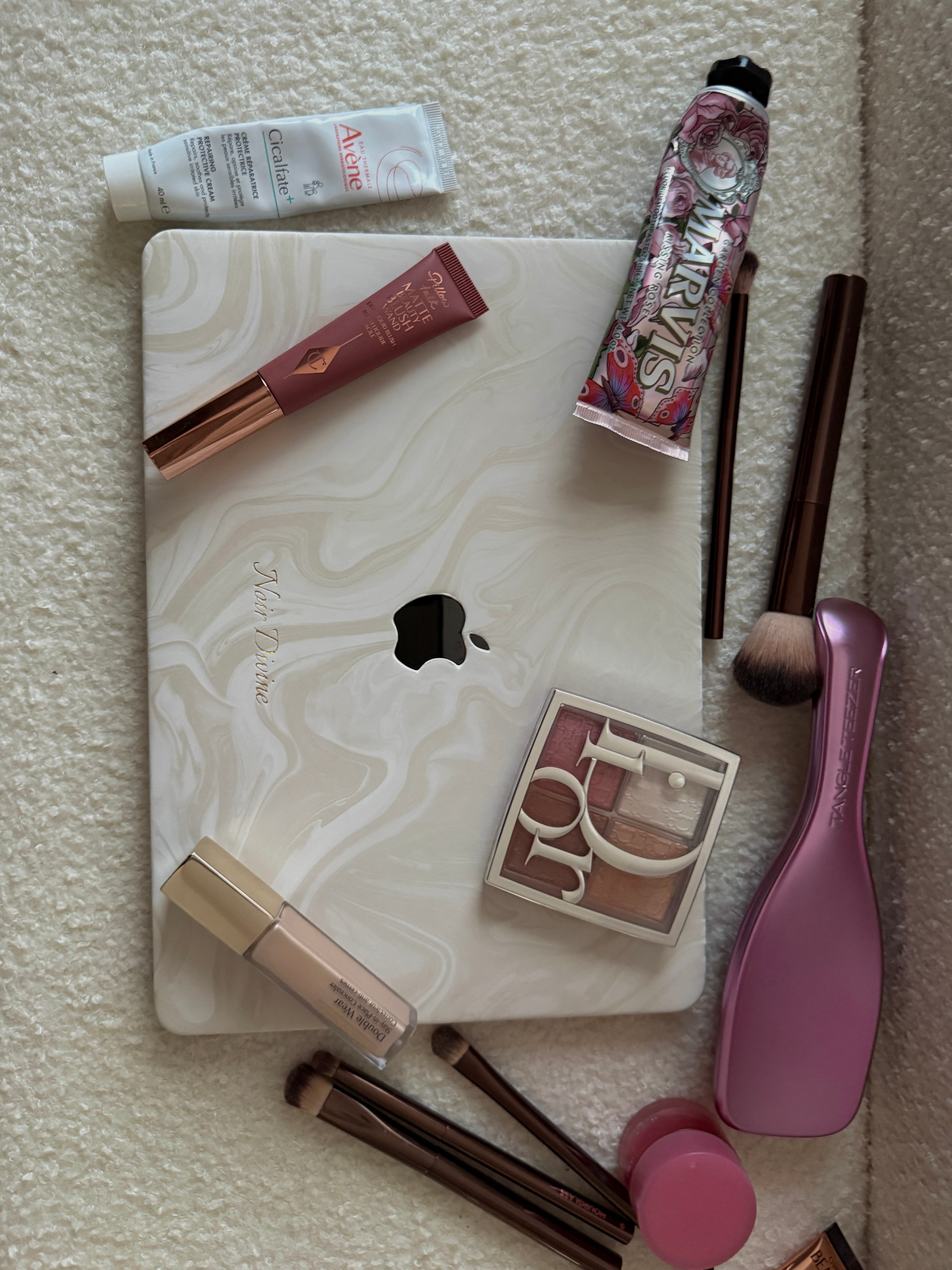 Valge keeris sülearvutikate